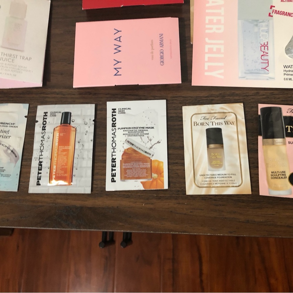 21 Piece Beauty Sample Bundle - Picture 4 of 6